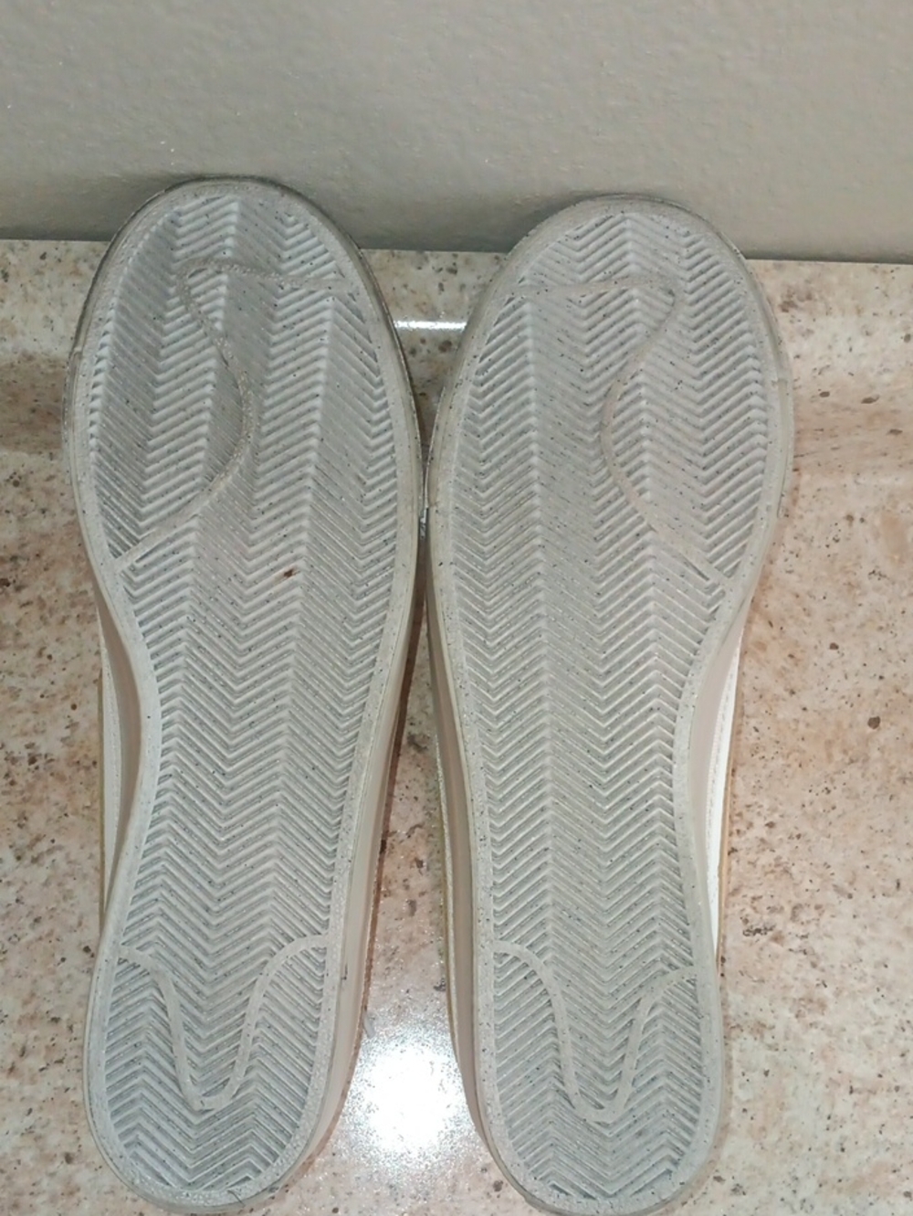 Nike Women’s Low-Top Sneakers - Picture 4 of 7